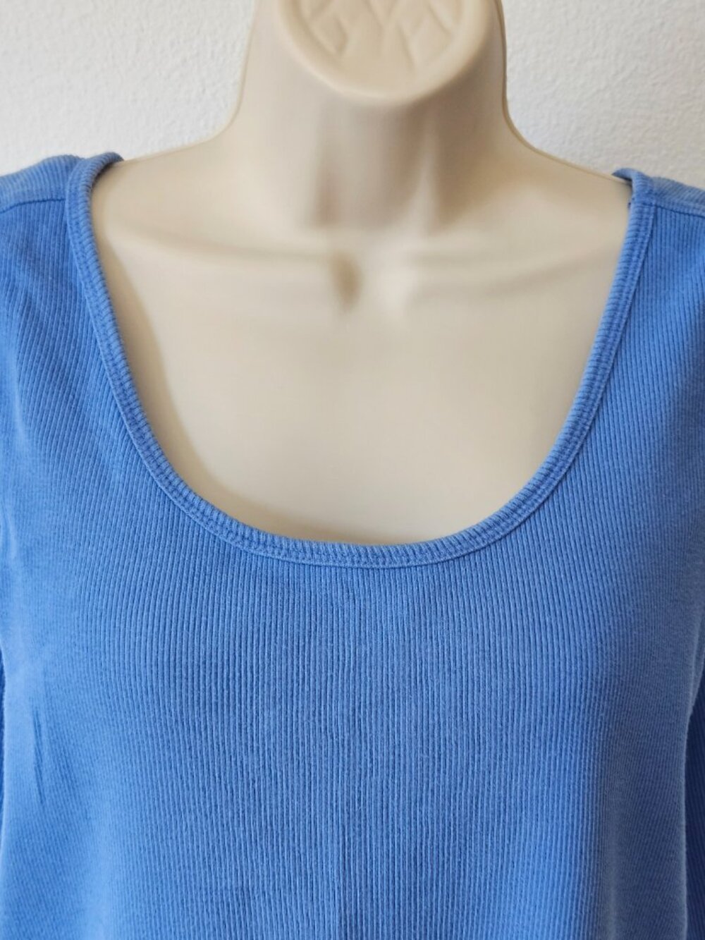 Chicos Design Ribbed Scoop Neck Tank | Chico's Size 2, US Size Large - Picture 3 of 9